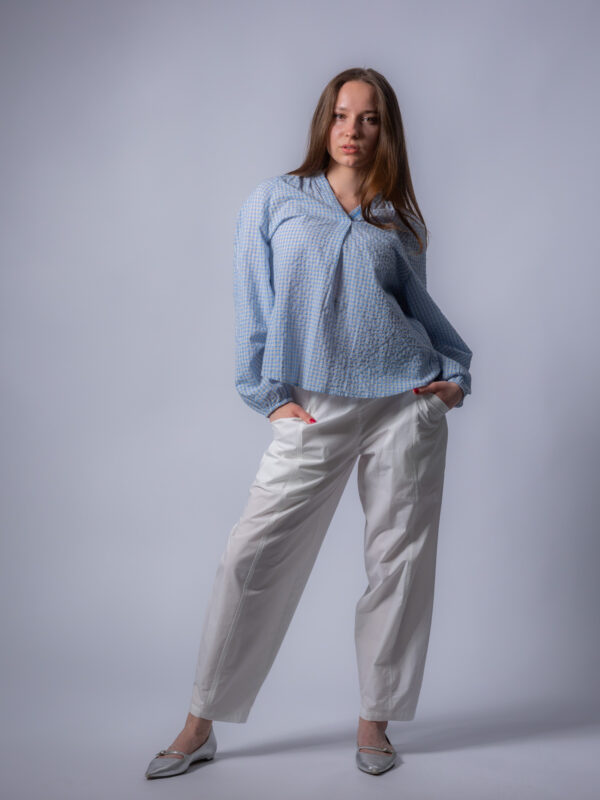 Damenbluse mit V-Ausschnitt