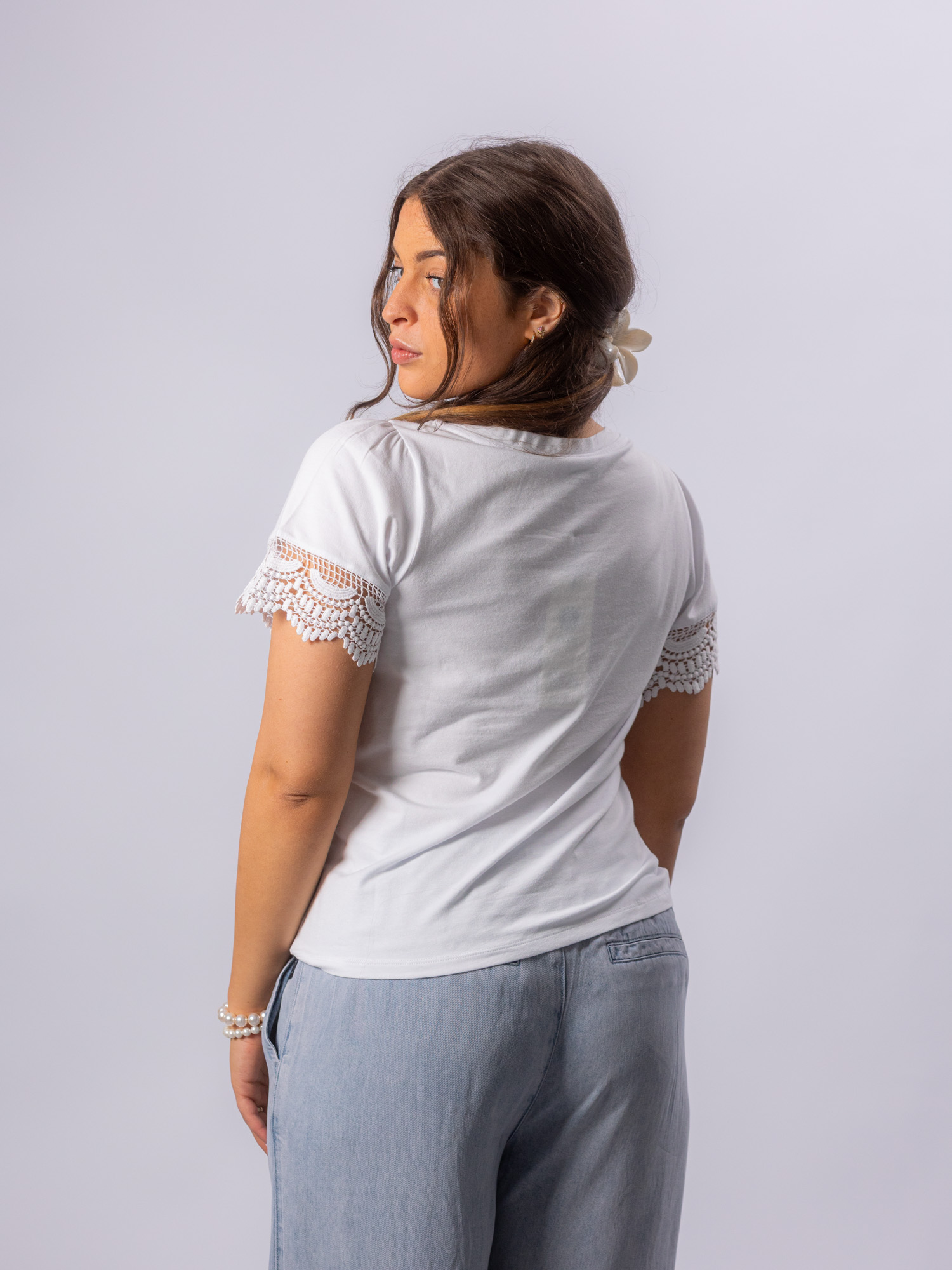 T-Shirt mit Spitzenärmel – Bild 2
