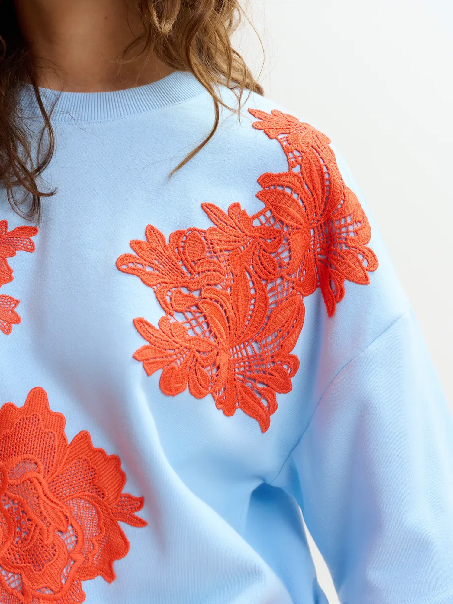 Sweatshirt Spitzenverzierung – Bild 4